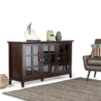 Meuble de rangement de style transitionnel en bois massif avec portes vitrées de 157 cm de large