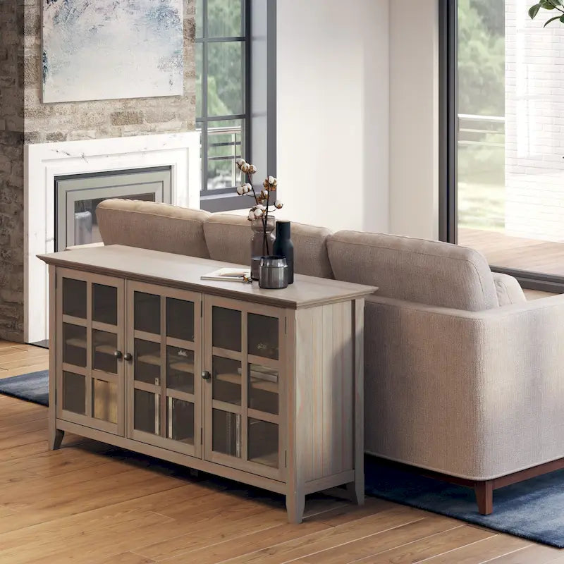 Meuble de rangement de style transitionnel en bois massif avec portes vitrées de 157 cm de large