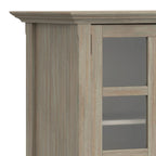Meuble de rangement de style transitionnel en bois massif avec portes vitrées de 157 cm de large