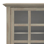 Meuble de rangement de style transitionnel en bois massif avec portes vitrées de 157 cm de large