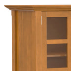Meuble de rangement de style transitionnel en bois massif avec portes vitrées de 157 cm de large
