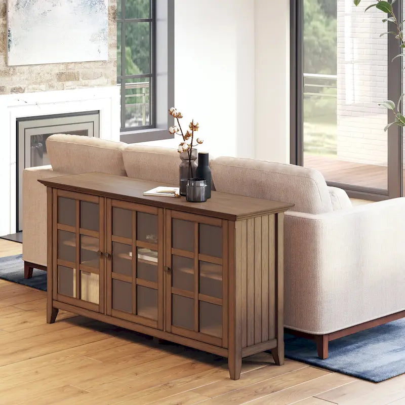 Meuble de rangement de style transitionnel en bois massif avec portes vitrées de 157 cm de large