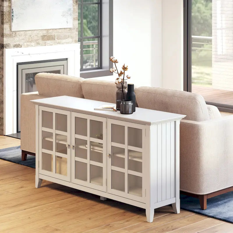 Meuble de rangement de style transitionnel en bois massif avec portes vitrées de 157 cm de large